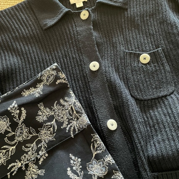 J. Jill Small Wearever Front Seam Crop Pants Navy Blue with Floral Print - Picture 11 of 11